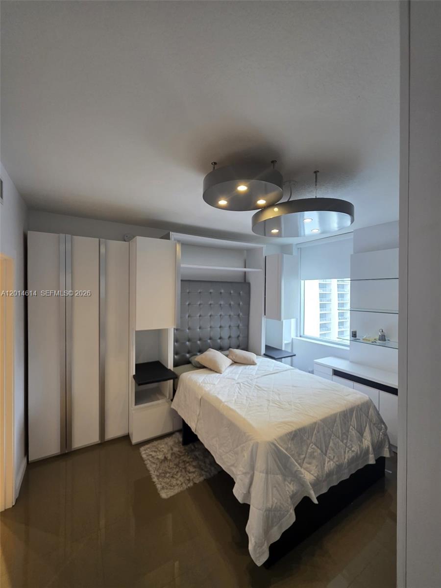 1060 Brickell Ave #2201, Miami FL 33131