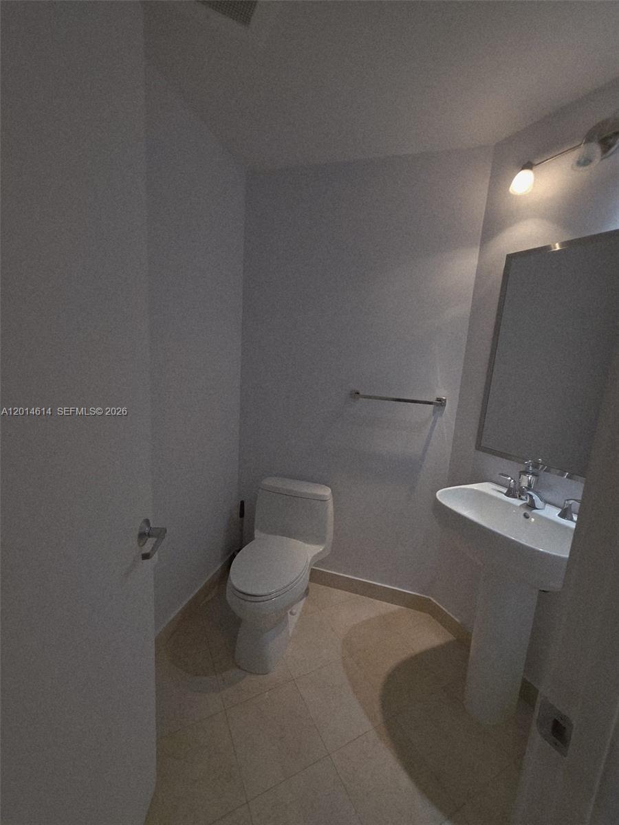 1060 Brickell Ave #2201, Miami FL 33131