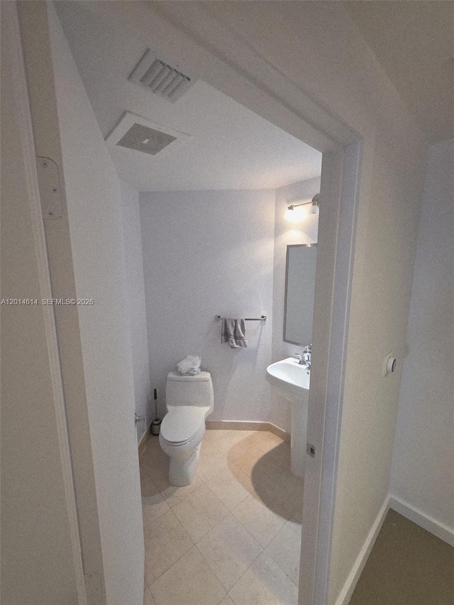 1060 Brickell Ave #2201, Miami FL 33131