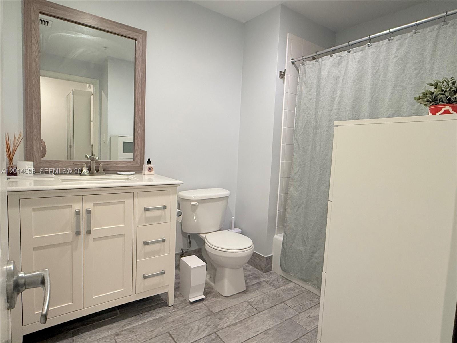 10 Aragon Ave #702, Coral Gables FL 33134