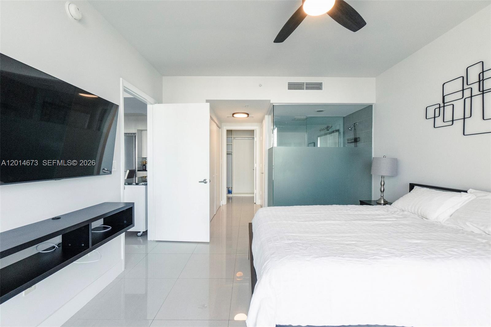 92 SW 3rd St #1812, Miami FL 33130