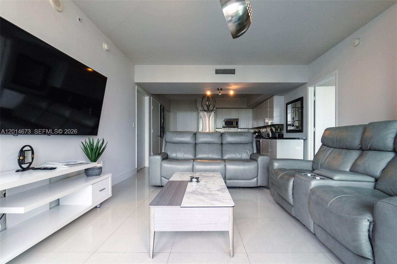 92 SW 3rd St #1812, Miami FL 33130