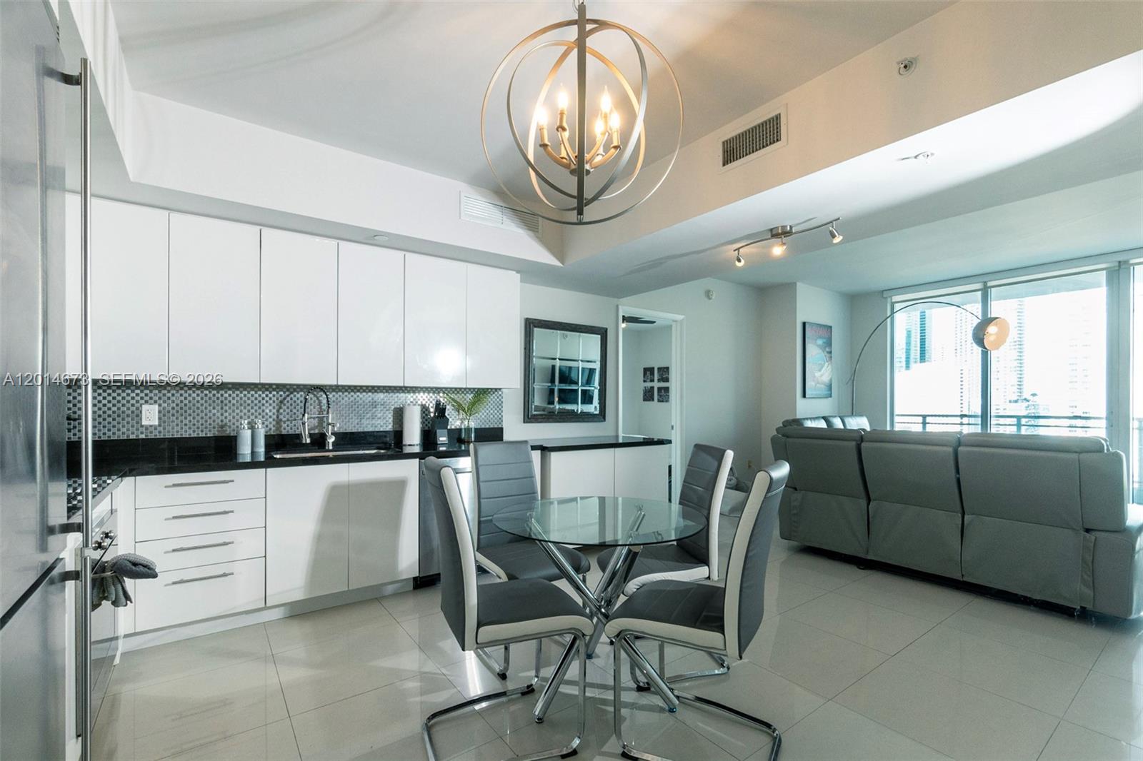 92 SW 3rd St #1812, Miami FL 33130