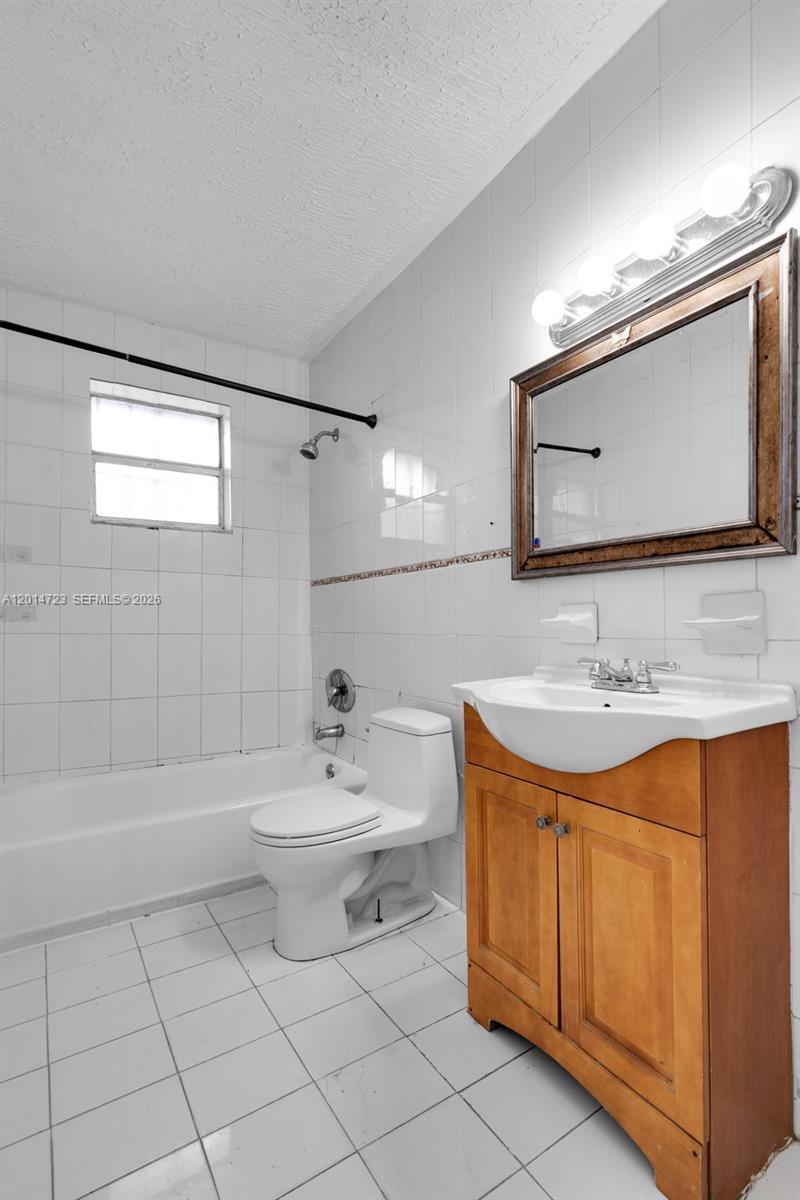 2385 NW 32nd St, Miami FL 33142