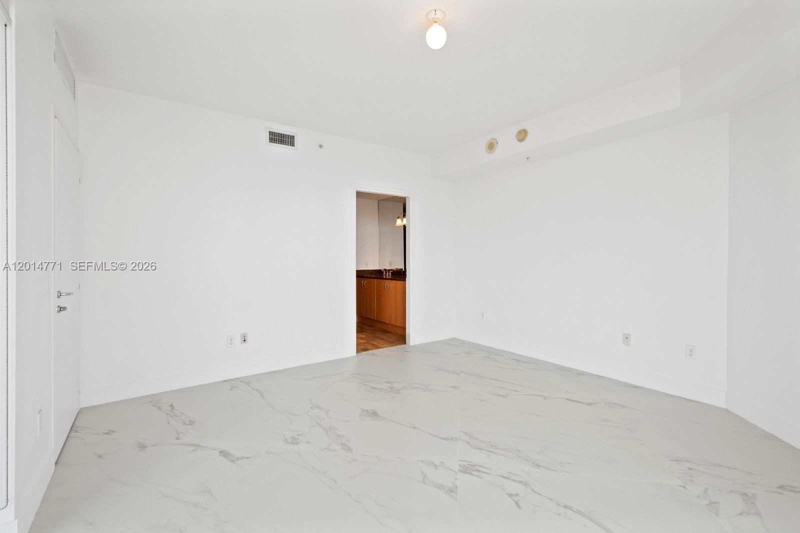 300 S Biscayne Blvd #T-3010, Miami FL 33131