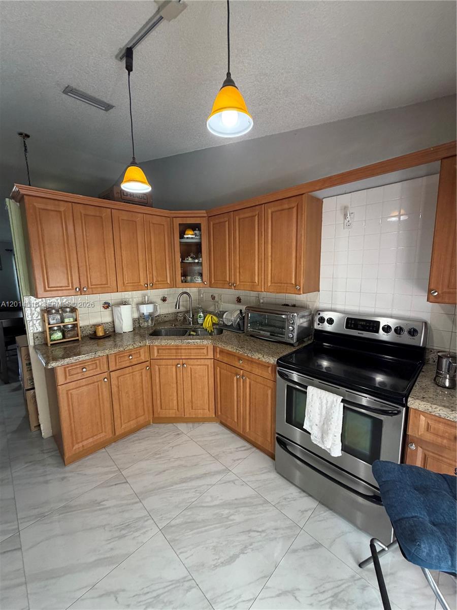 7101 W 24th Ave #14, Hialeah FL 33016