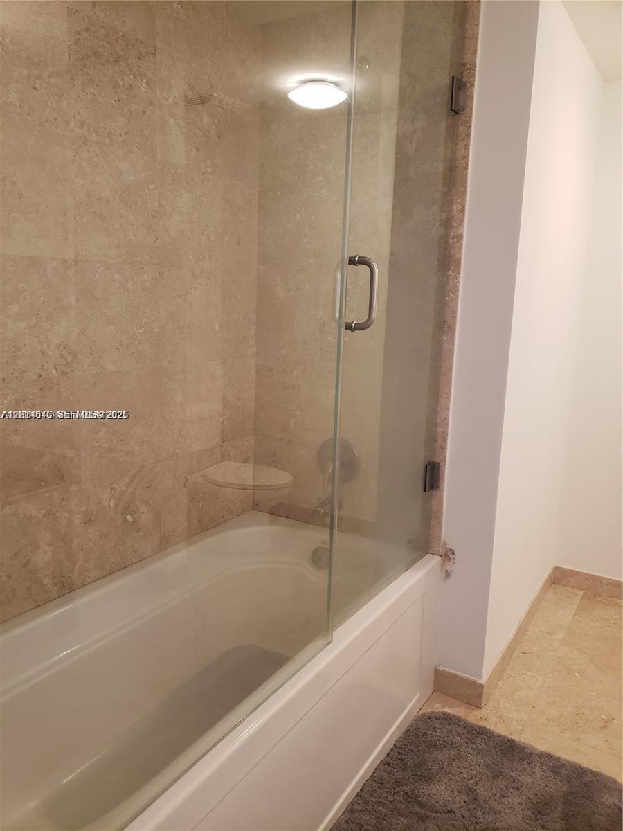 92 SW 3rd St #1904, Miami FL 33130