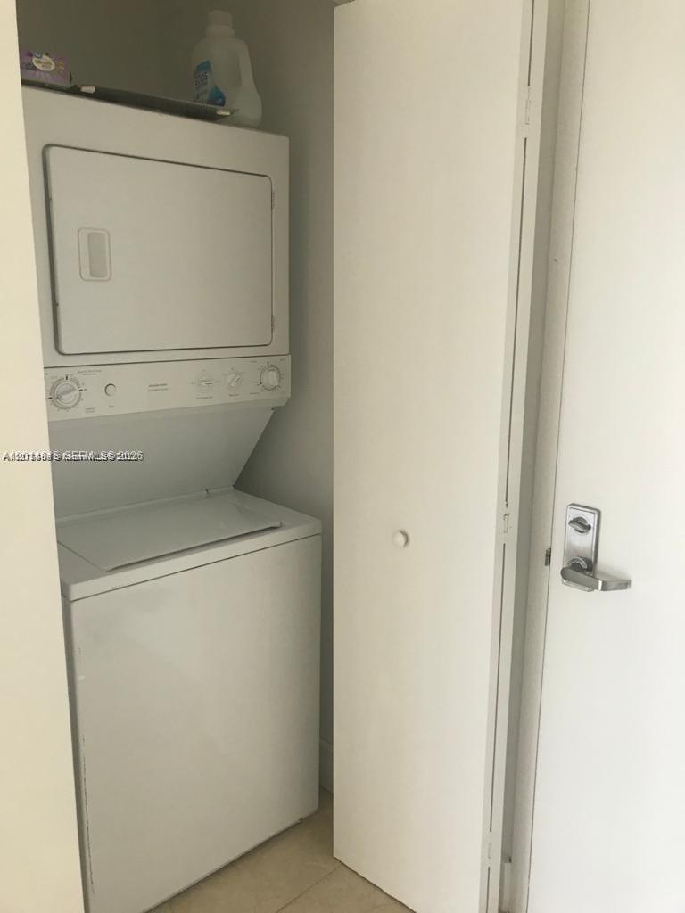 92 SW 3rd St #1904, Miami FL 33130