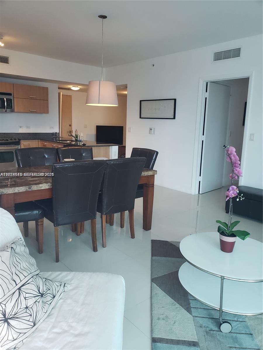 92 SW 3rd St #1904, Miami FL 33130