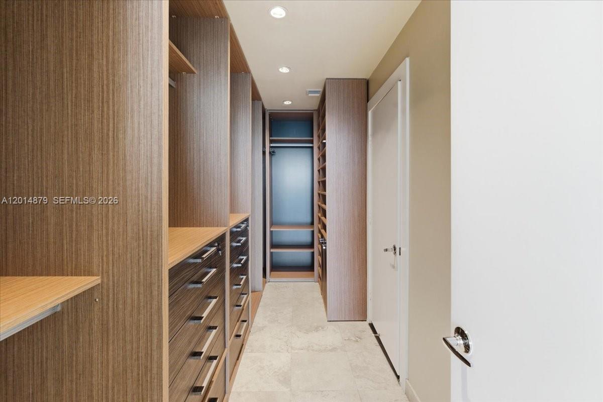 900 Biscayne Blvd #3709, Miami FL 33132
