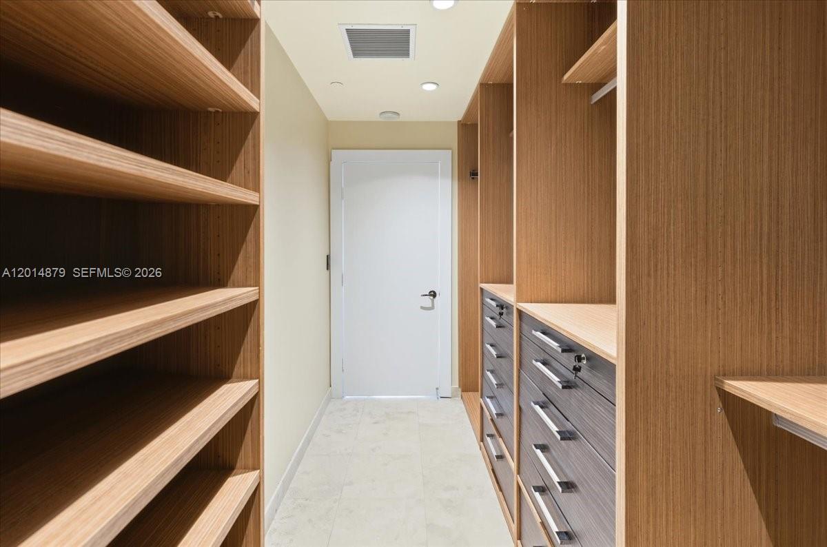 900 Biscayne Blvd #3709, Miami FL 33132