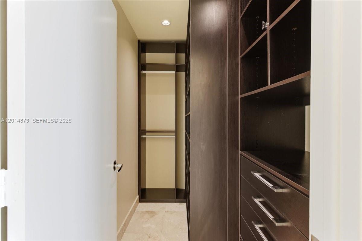 900 Biscayne Blvd #3709, Miami FL 33132