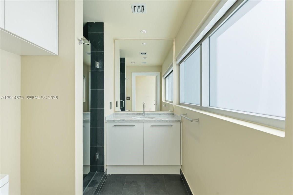 900 Biscayne Blvd #3709, Miami FL 33132