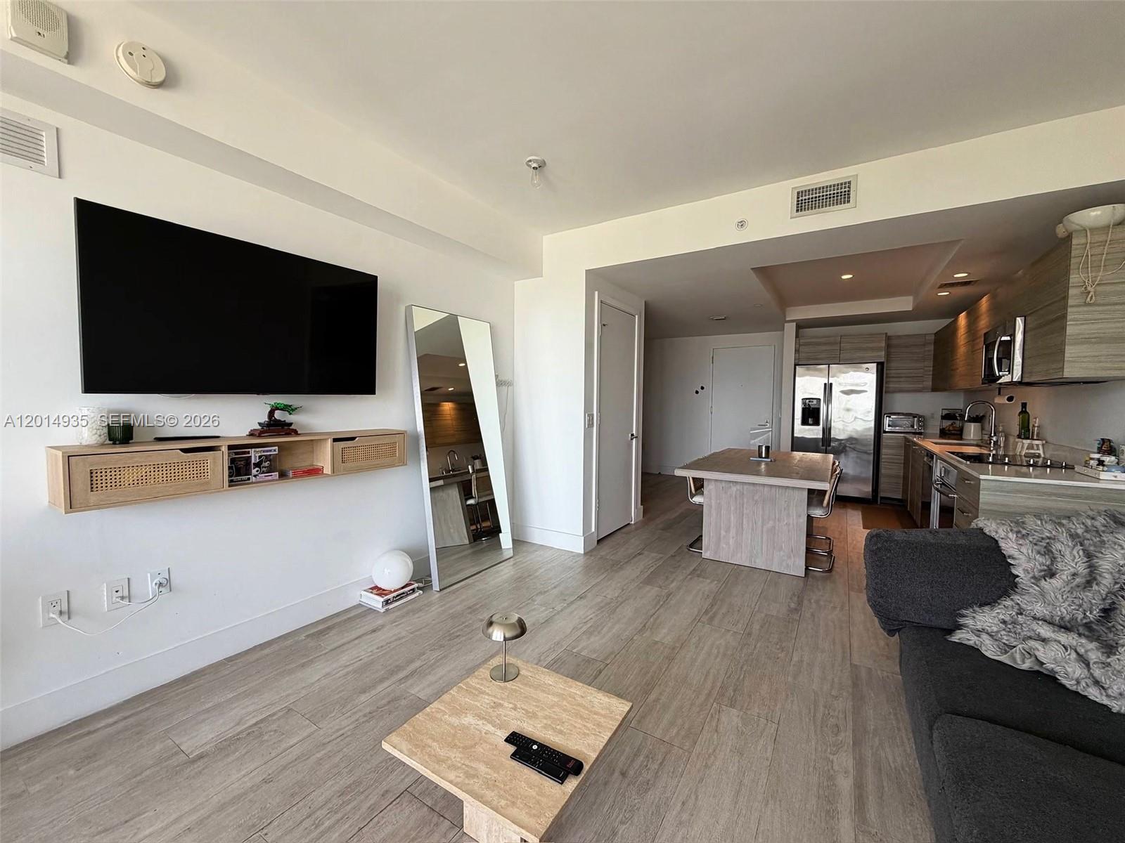 121 NE 34th St #1605, Miami FL 33137