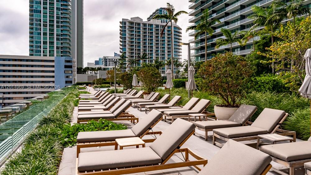 650 NE 32nd St #1702, Miami FL 33137