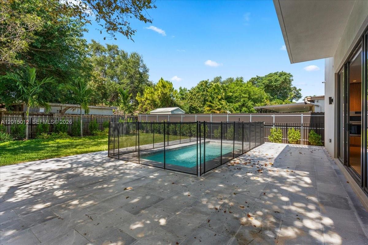 2175 SW 25th St, Miami FL 33133