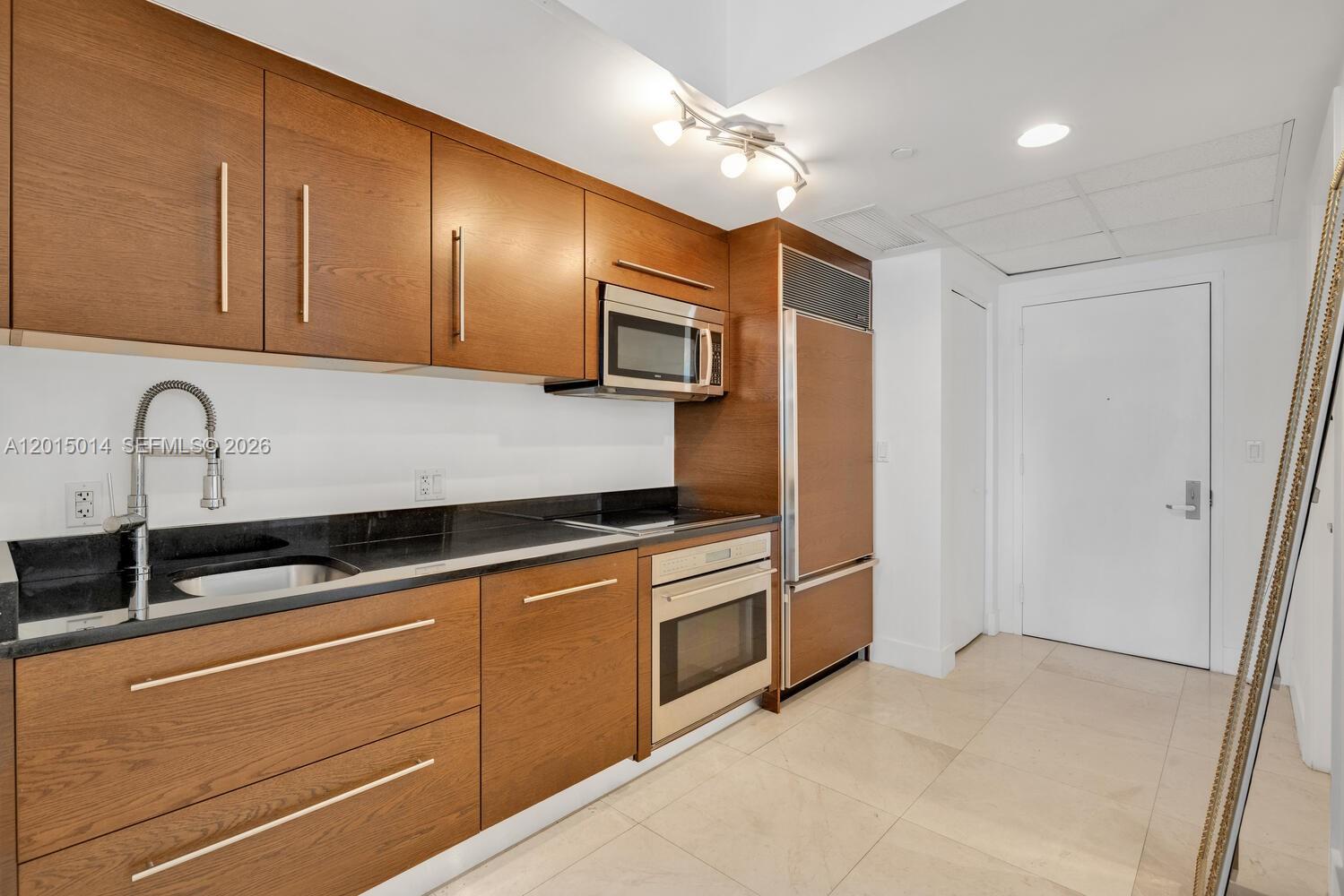 475 Brickell Ave #2610, Miami FL 33131