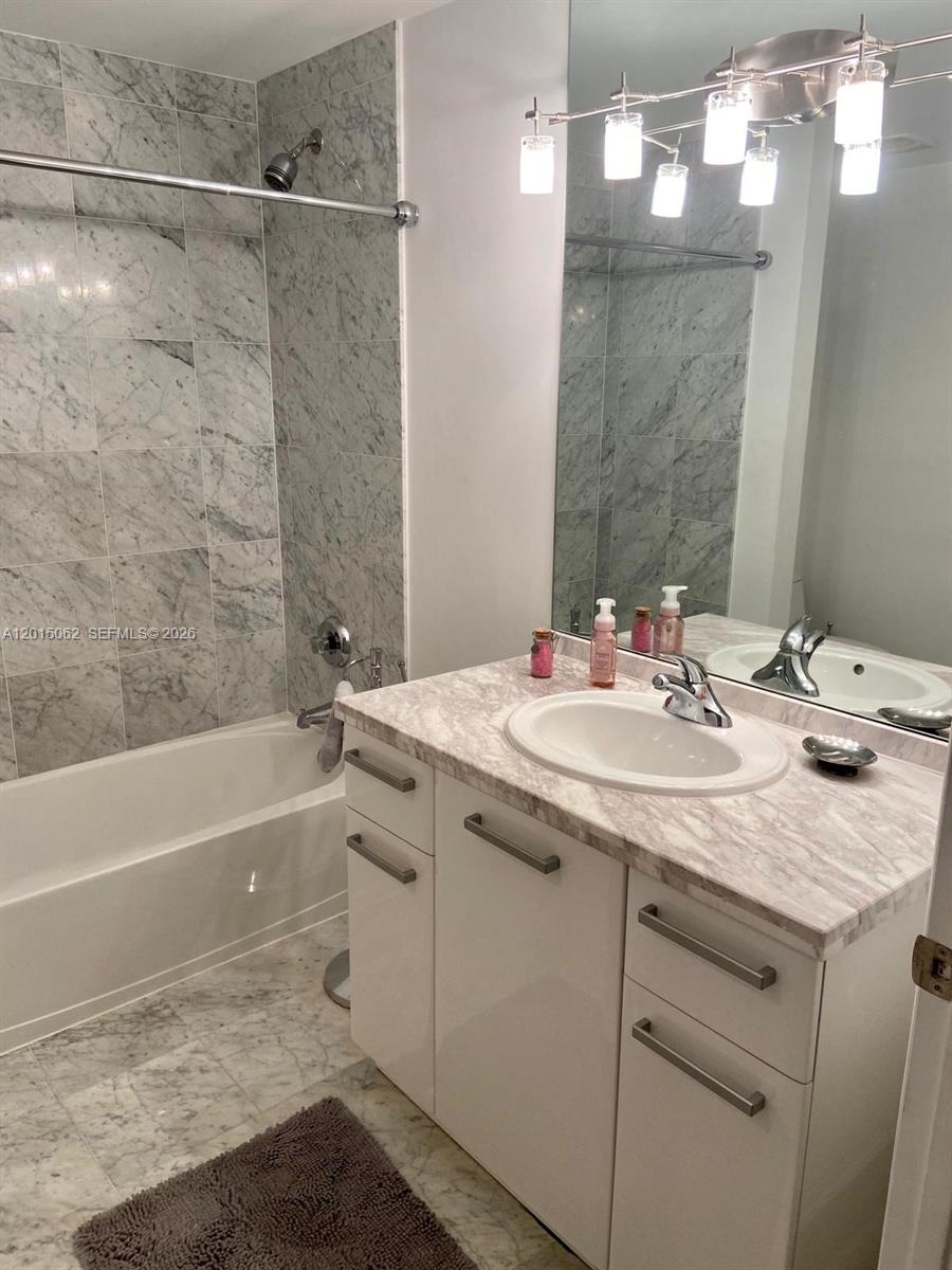 253 NE 2nd St #312, Miami FL 33132