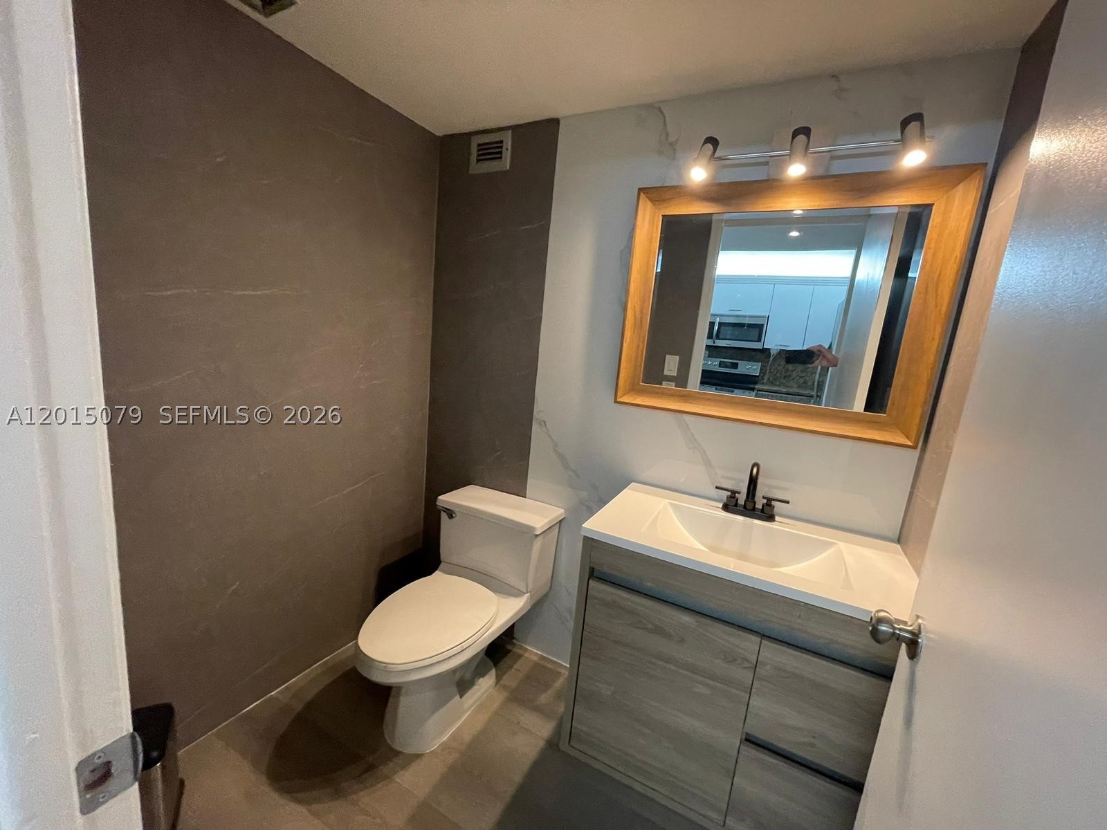 1901 Brickell Ave #B2104, Miami FL 33129