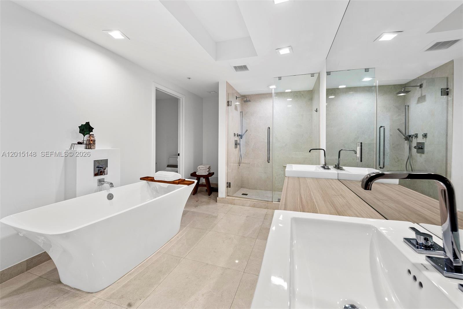 17111 Biscayne Blvd #606, North Miami Beach FL 33160