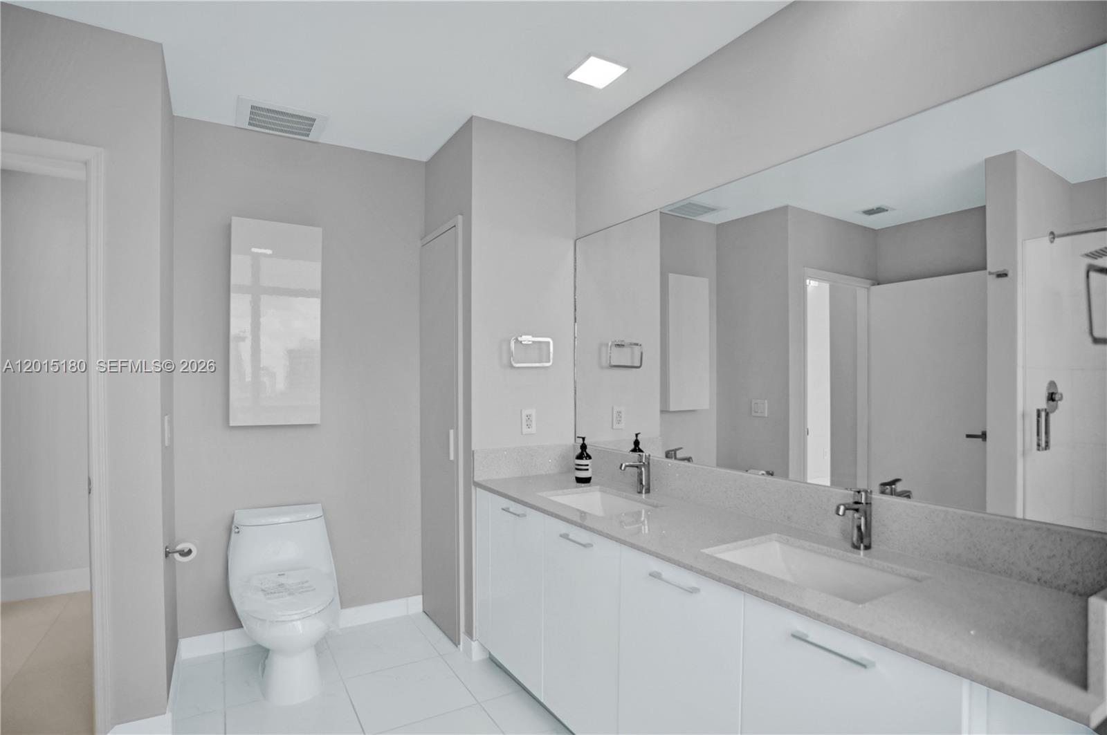 950 Brickell Bay Dr #4610, Miami FL 33131