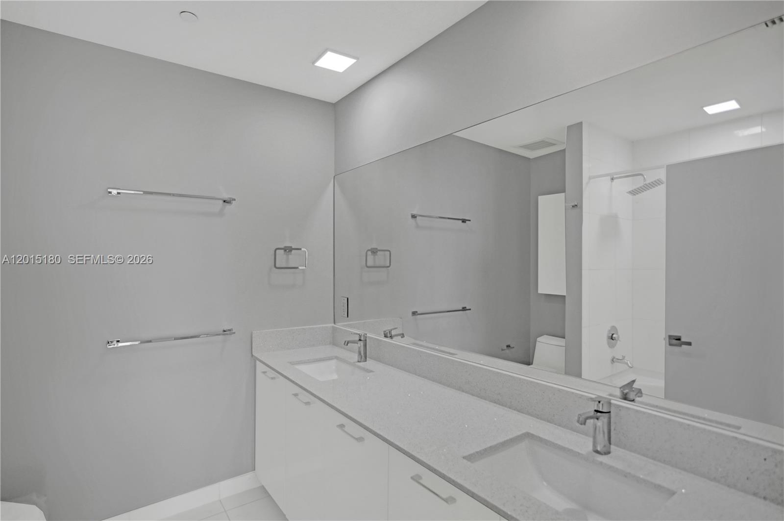 950 Brickell Bay Dr #4610, Miami FL 33131