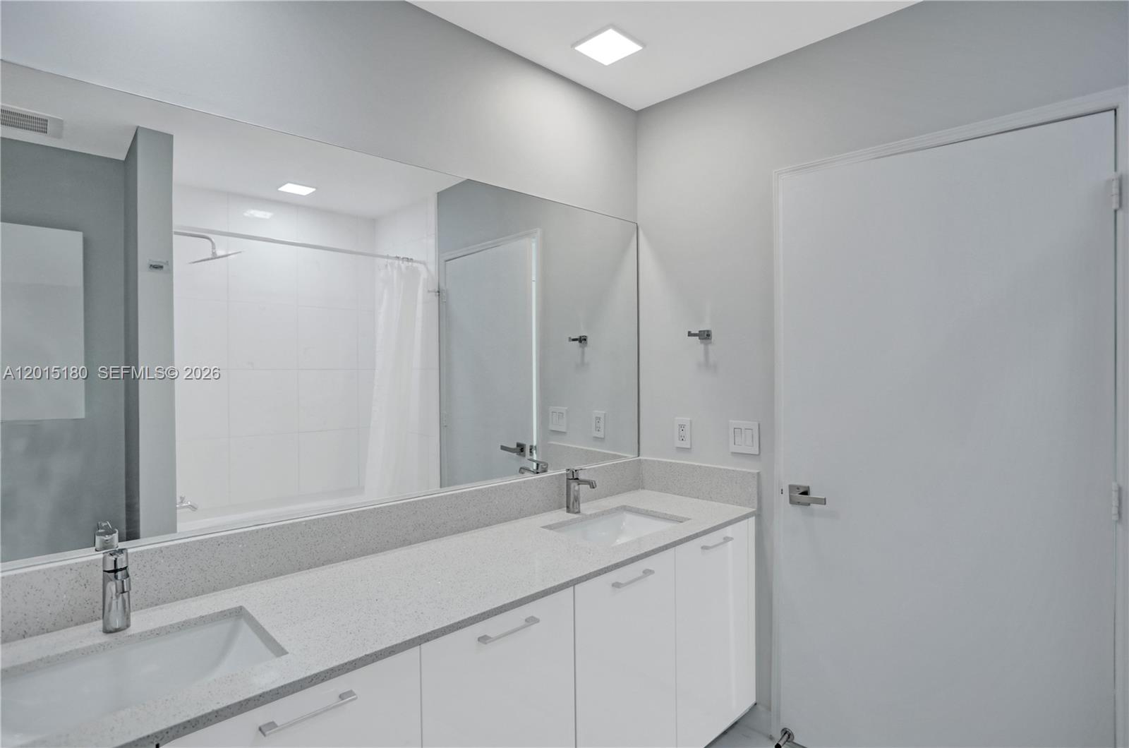 950 Brickell Bay Dr #4610, Miami FL 33131