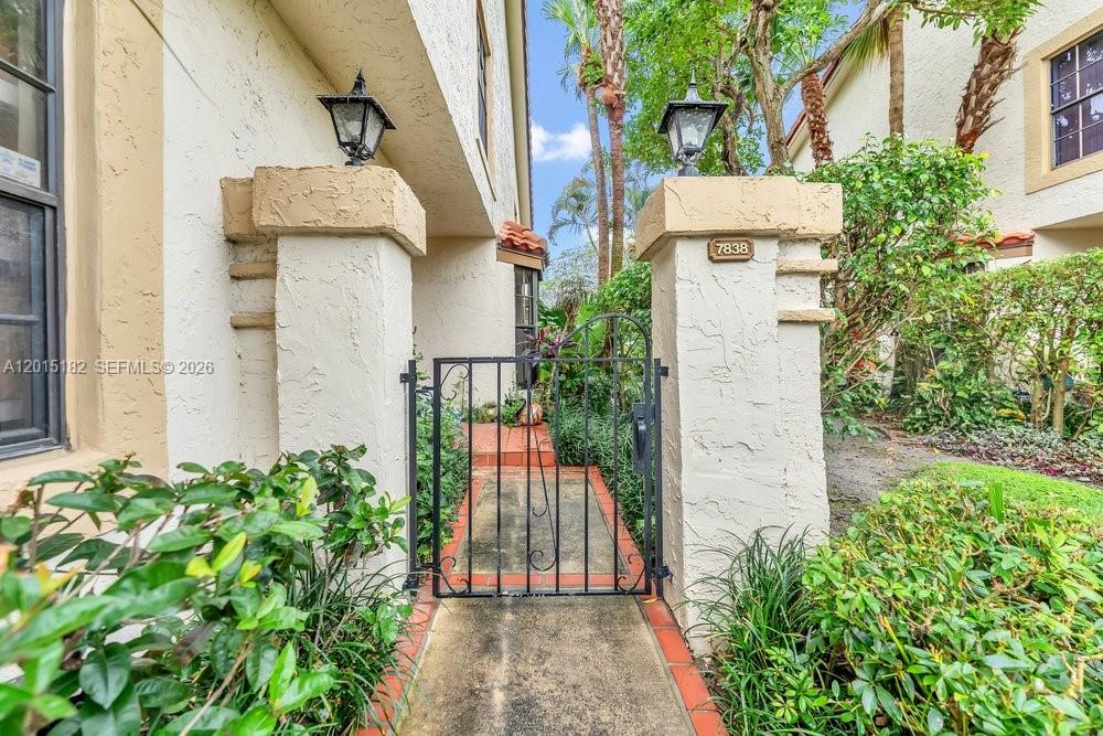 7838 La Mirada Dr, Boca Raton FL 33433