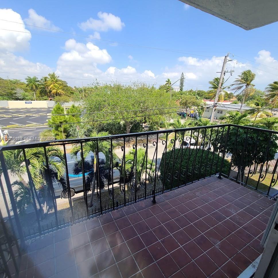 2500 SW 6th St #303, Miami FL 33135