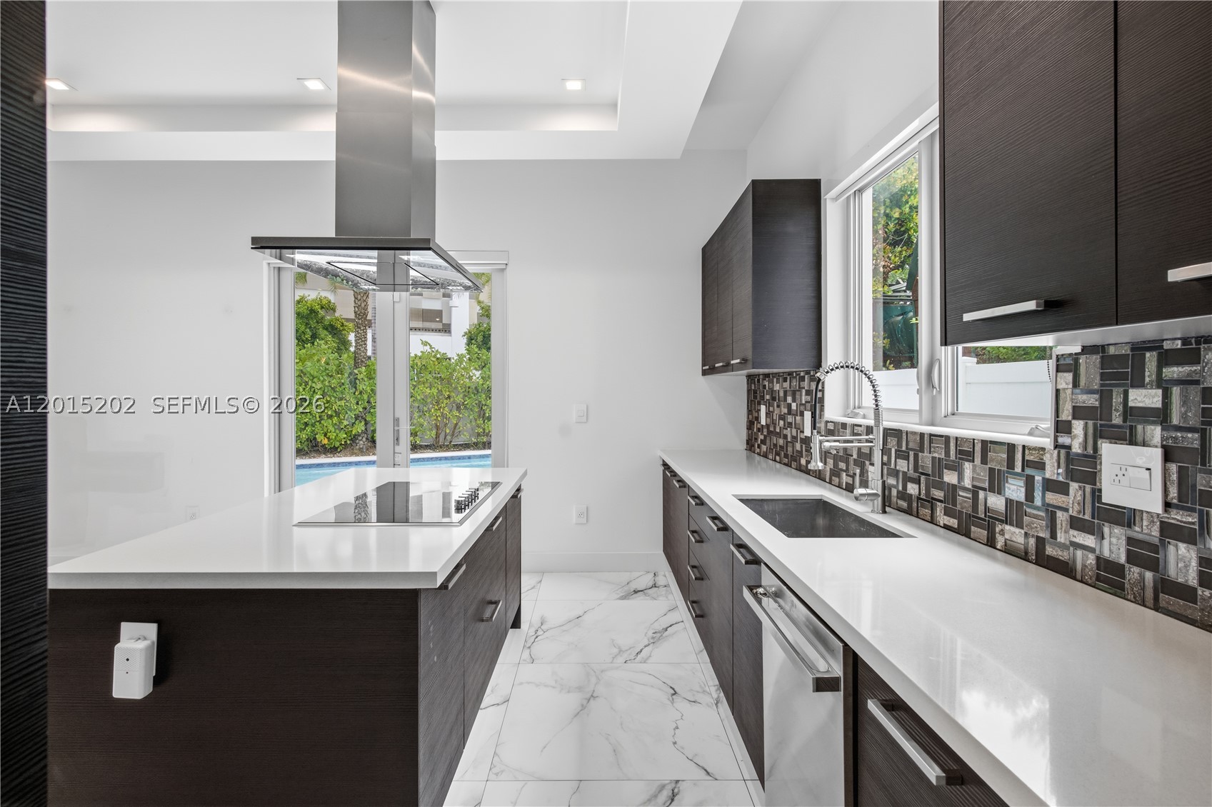 8221 NW 34th Dr, Doral FL 33122