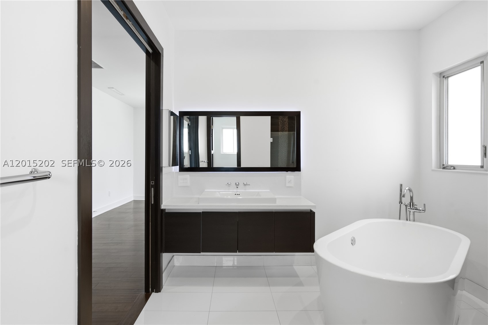 8221 NW 34th Dr, Doral FL 33122