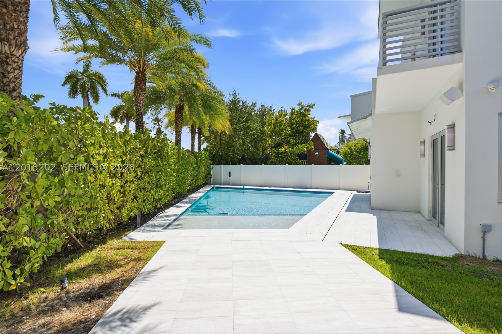 8221 NW 34th Dr, Doral FL 33122
