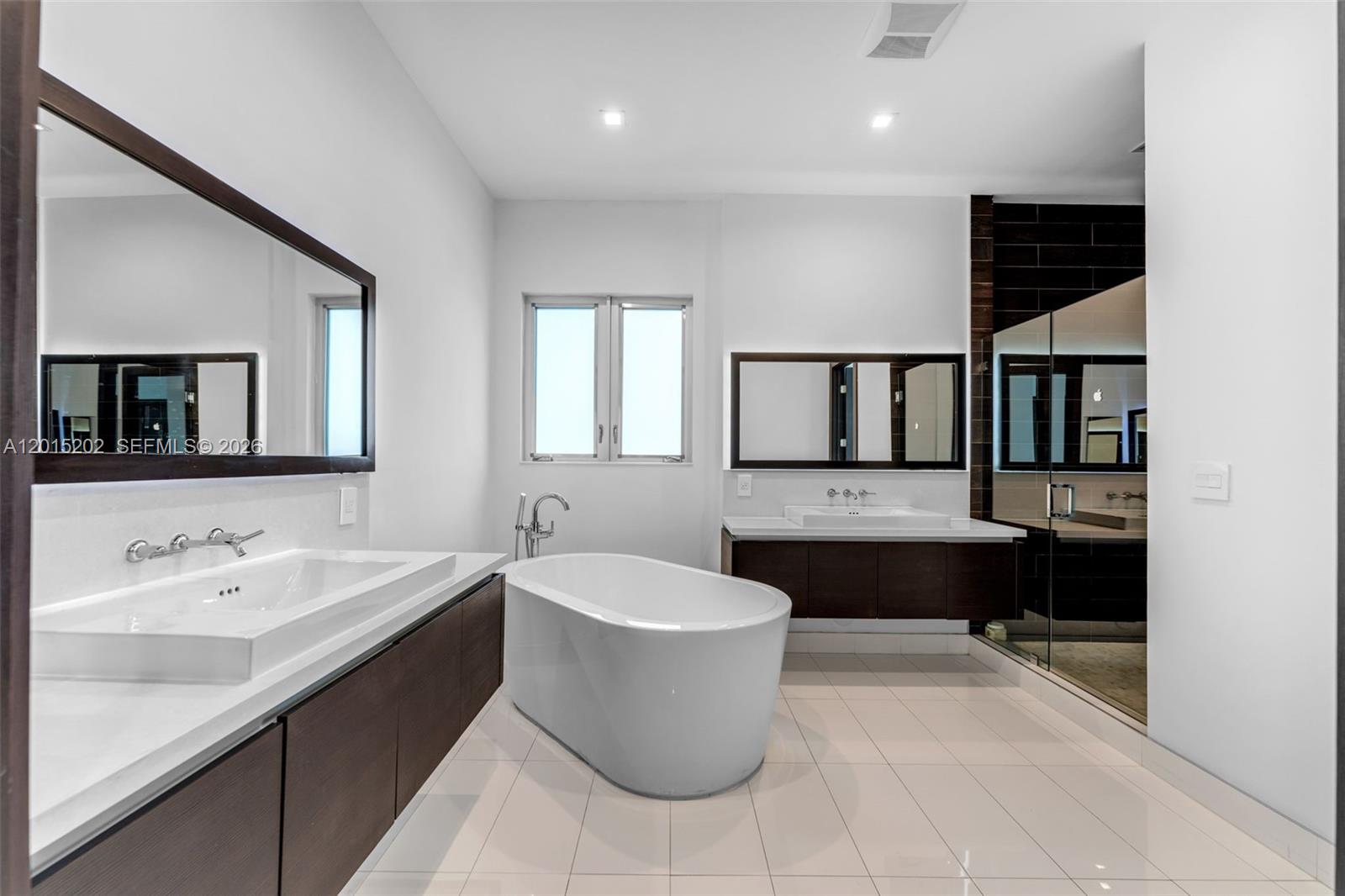 8221 NW 34th Dr, Doral FL 33122