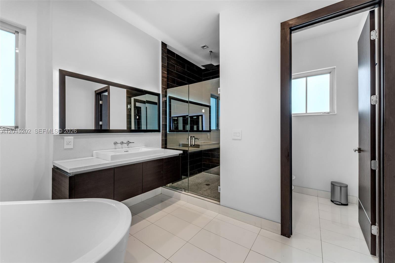 8221 NW 34th Dr, Doral FL 33122