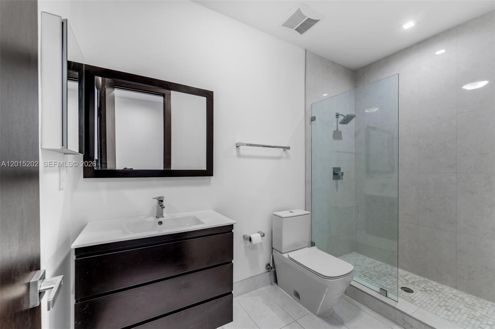 8221 NW 34th Dr, Doral FL 33122