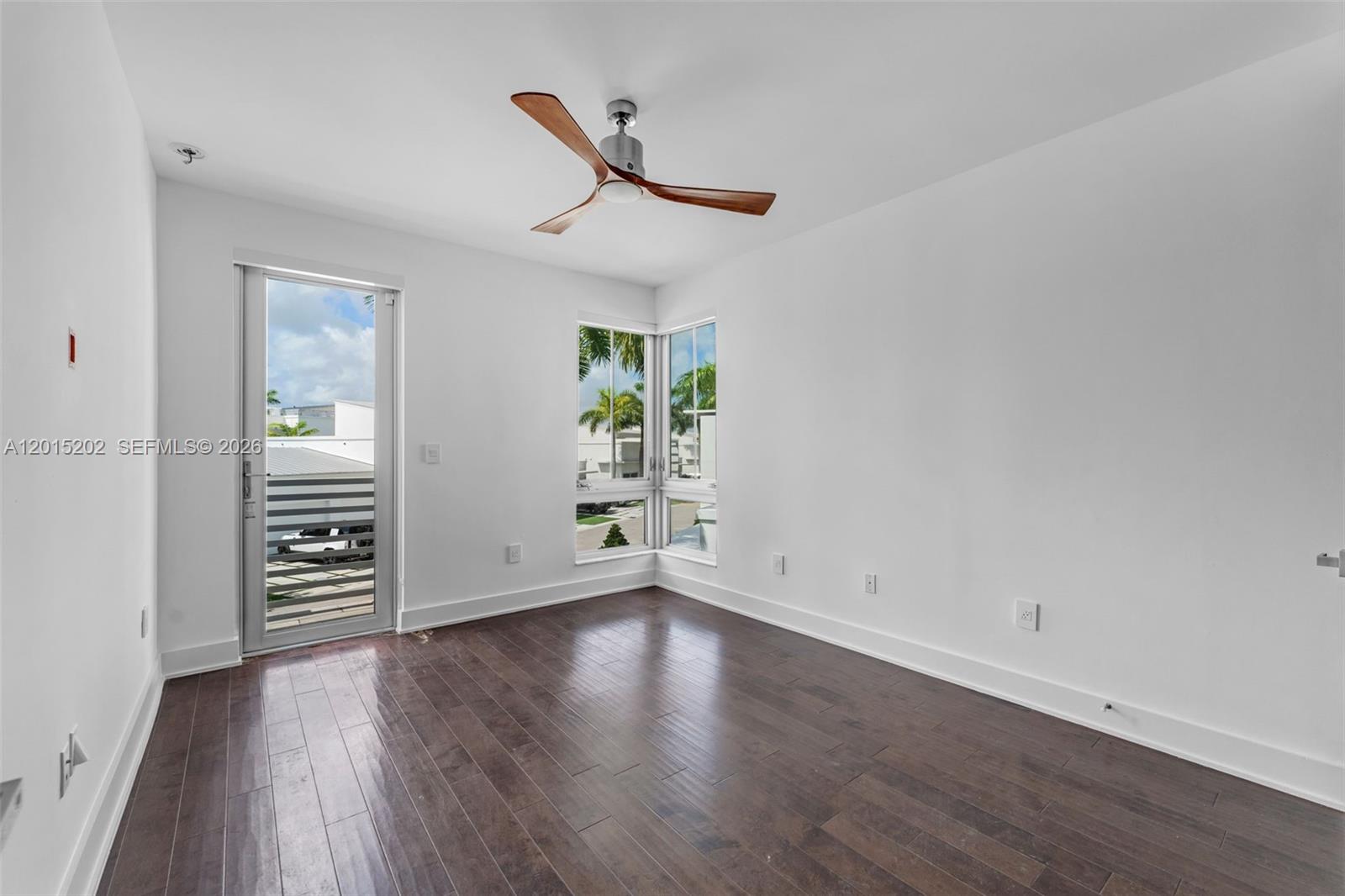 8221 NW 34th Dr, Doral FL 33122