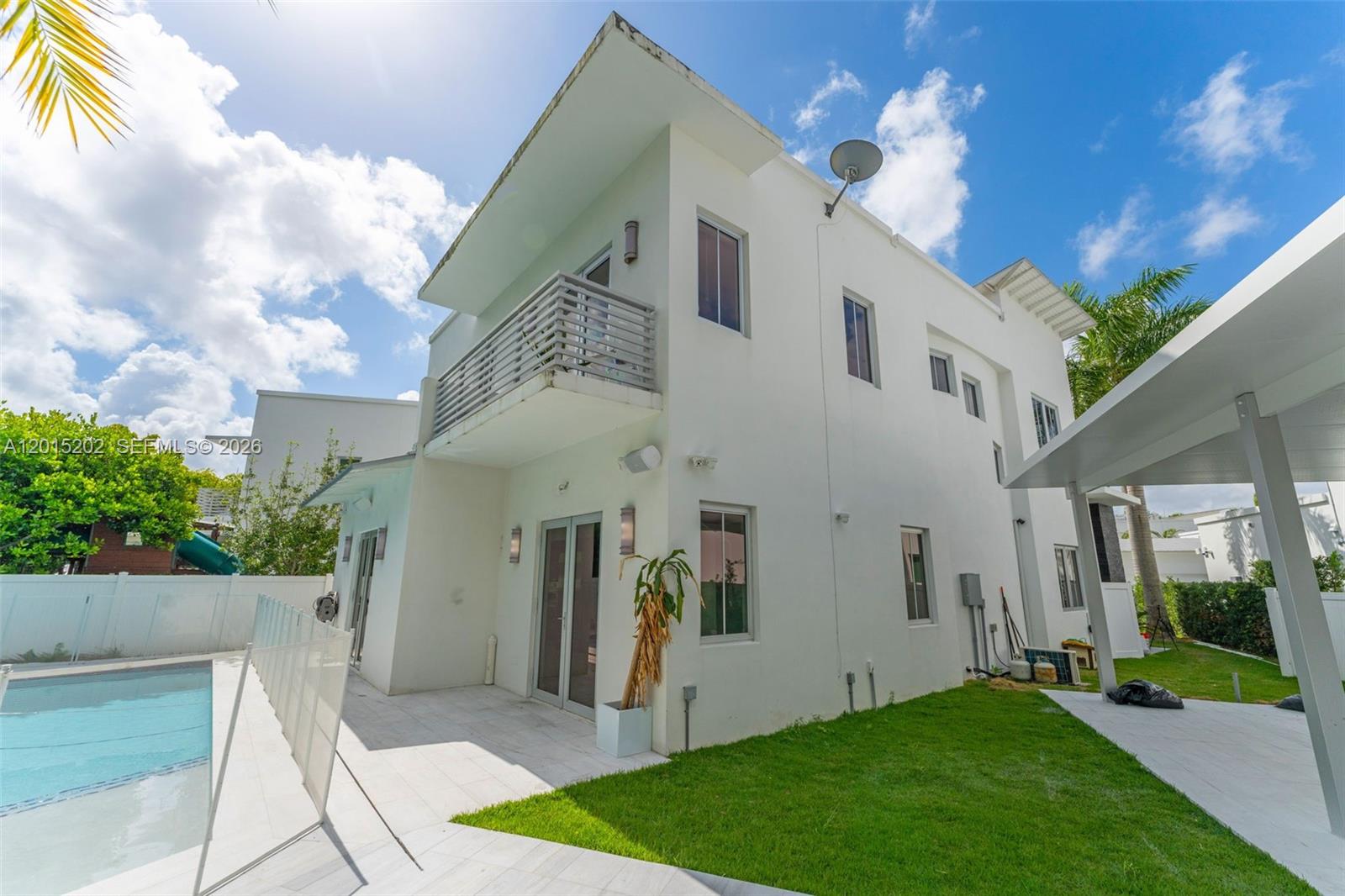 8221 NW 34th Dr, Doral FL 33122