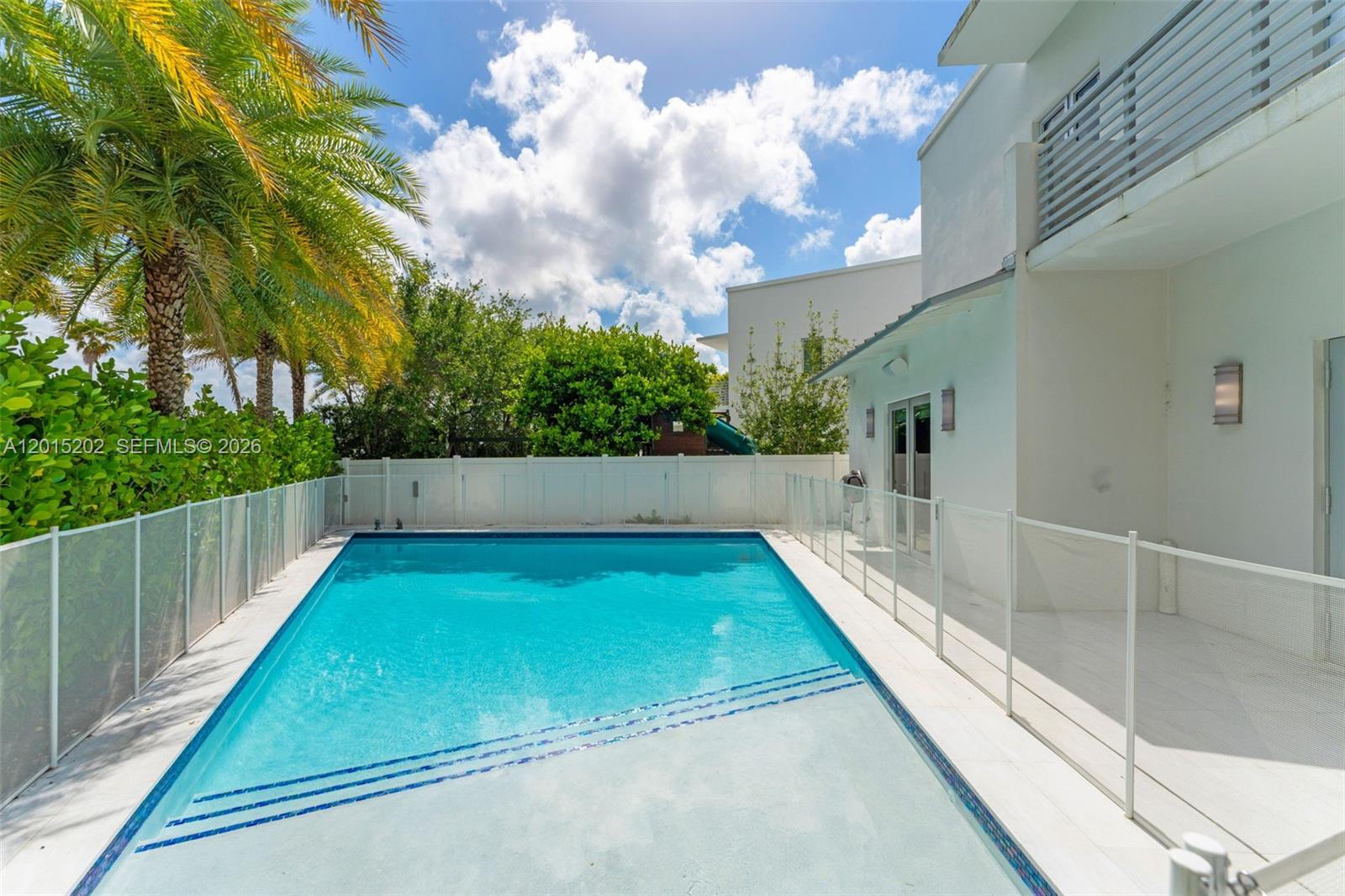 8221 NW 34th Dr, Doral FL 33122