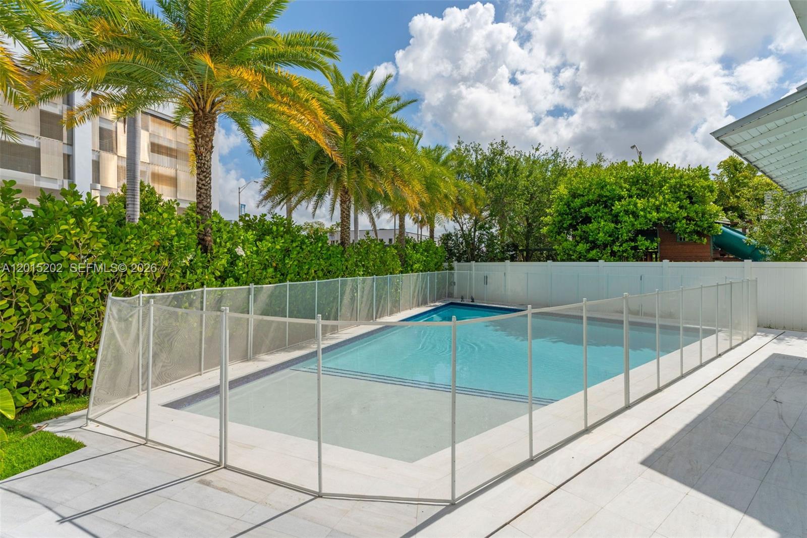 8221 NW 34th Dr, Doral FL 33122