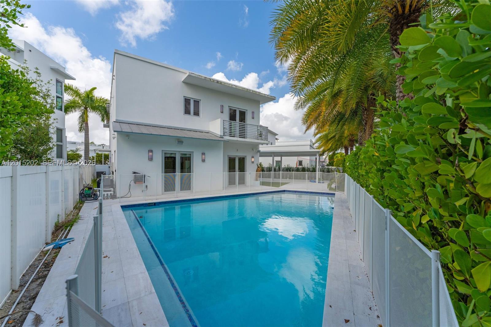 8221 NW 34th Dr, Doral FL 33122