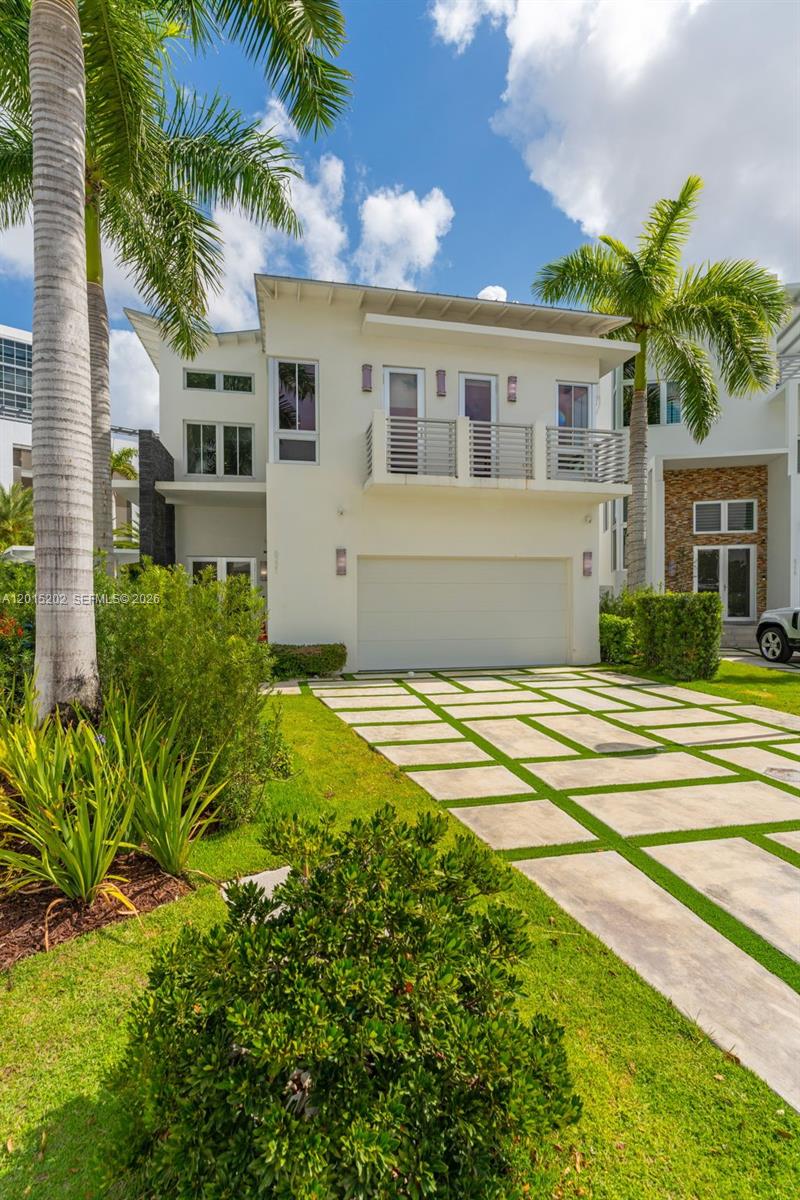 8221 NW 34th Dr, Doral FL 33122