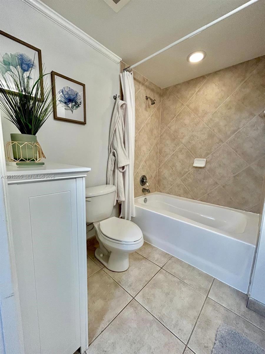 625 Casa Loma Blvd #1009, Boynton Beach FL 33435