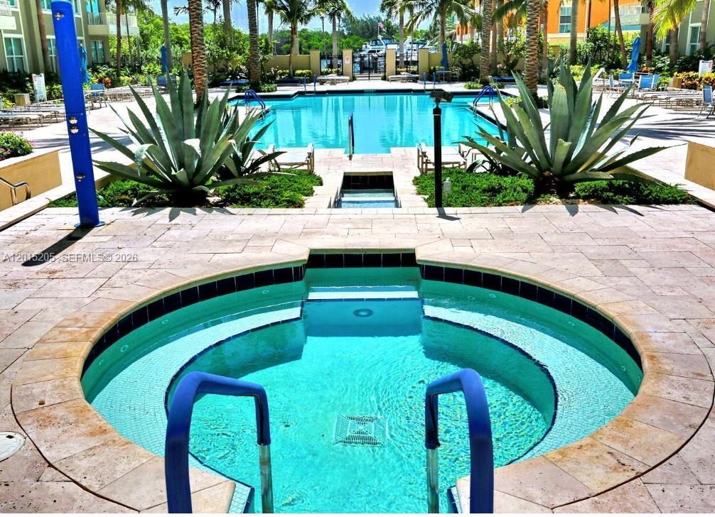 625 Casa Loma Blvd #1009, Boynton Beach FL 33435