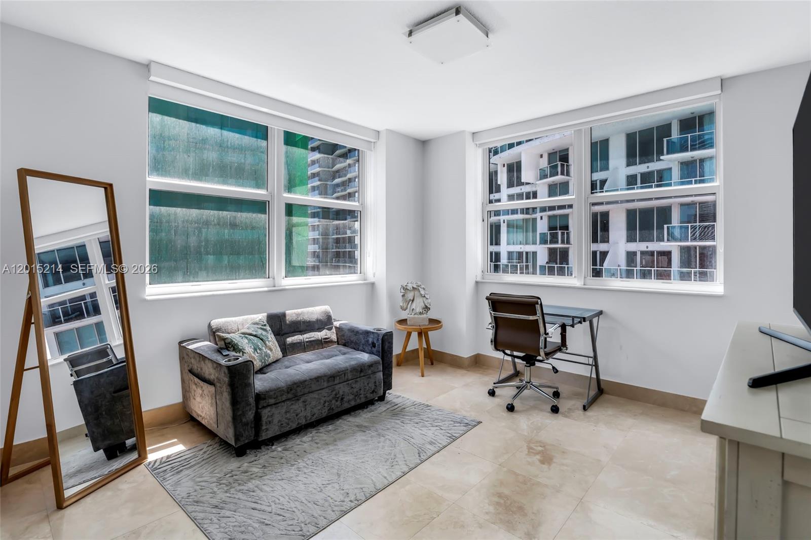 31 SE 5th St #3010, Miami FL 33131