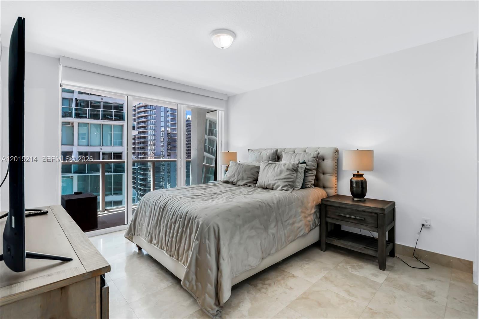 31 SE 5th St #3010, Miami FL 33131