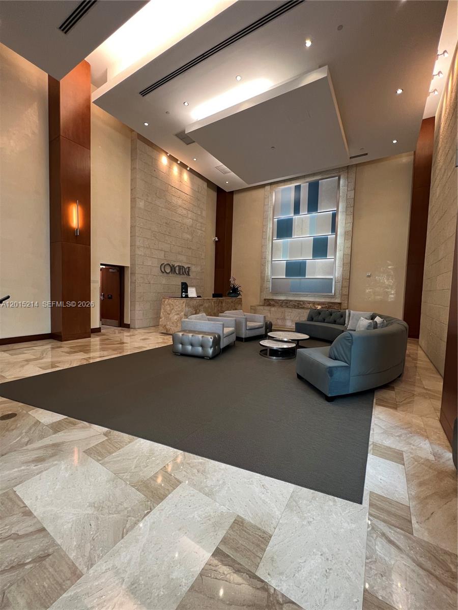 31 SE 5th St #3010, Miami FL 33131