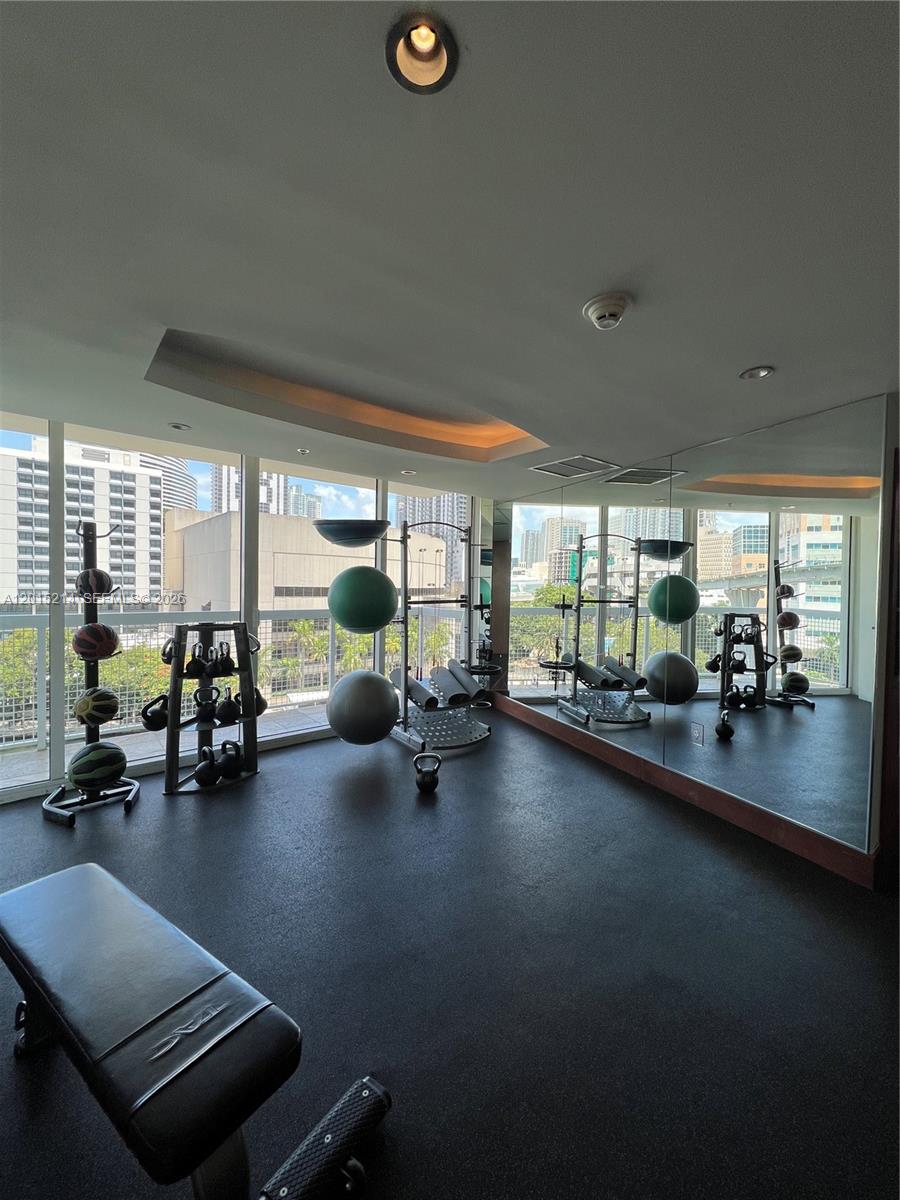 31 SE 5th St #3010, Miami FL 33131