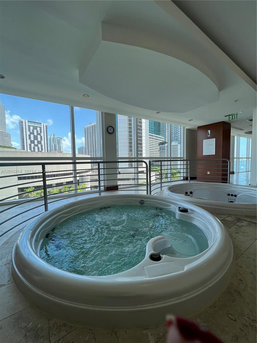 31 SE 5th St #3010, Miami FL 33131