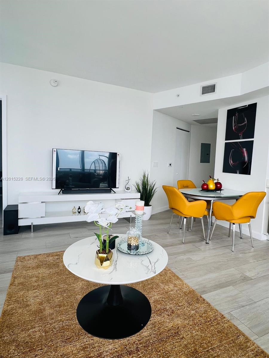 55 SW 9th St #3308, Miami FL 33130