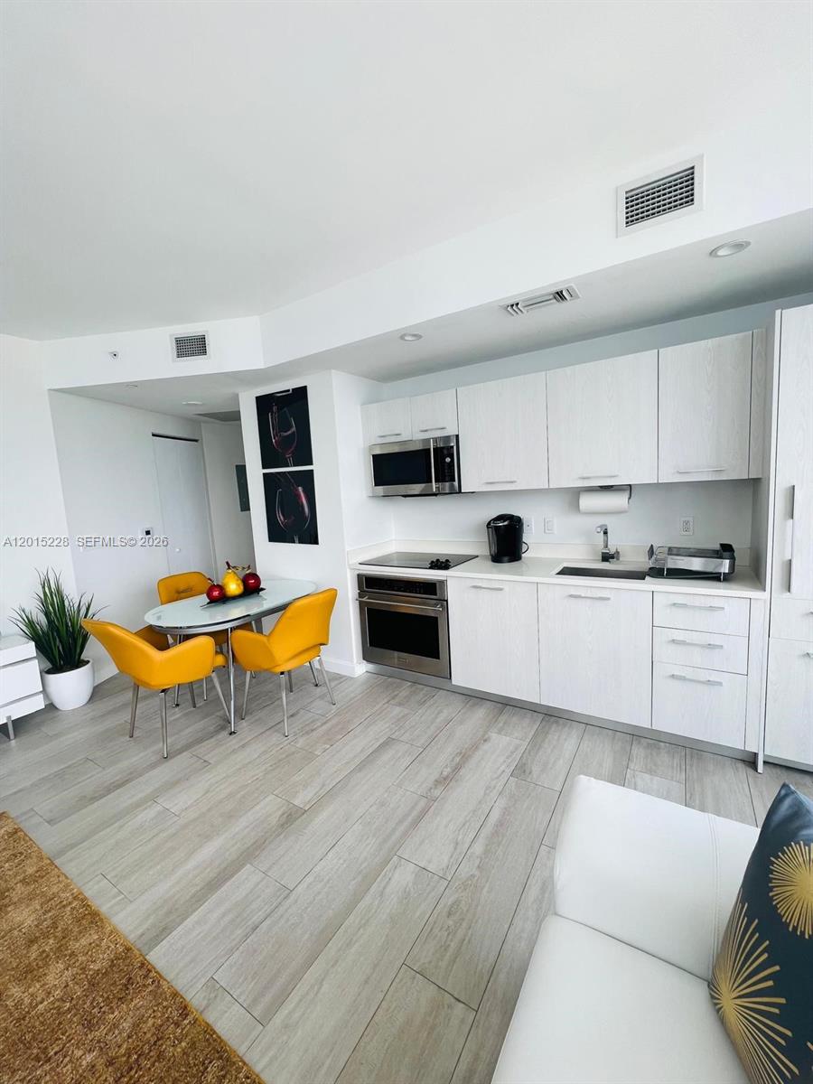 55 SW 9th St #3308, Miami FL 33130